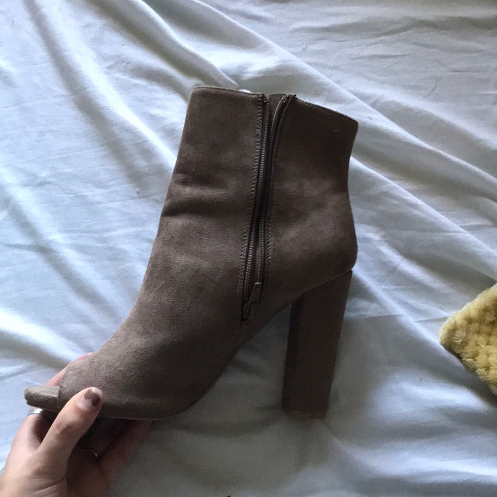 Open toe booties - Picture 2 of 3